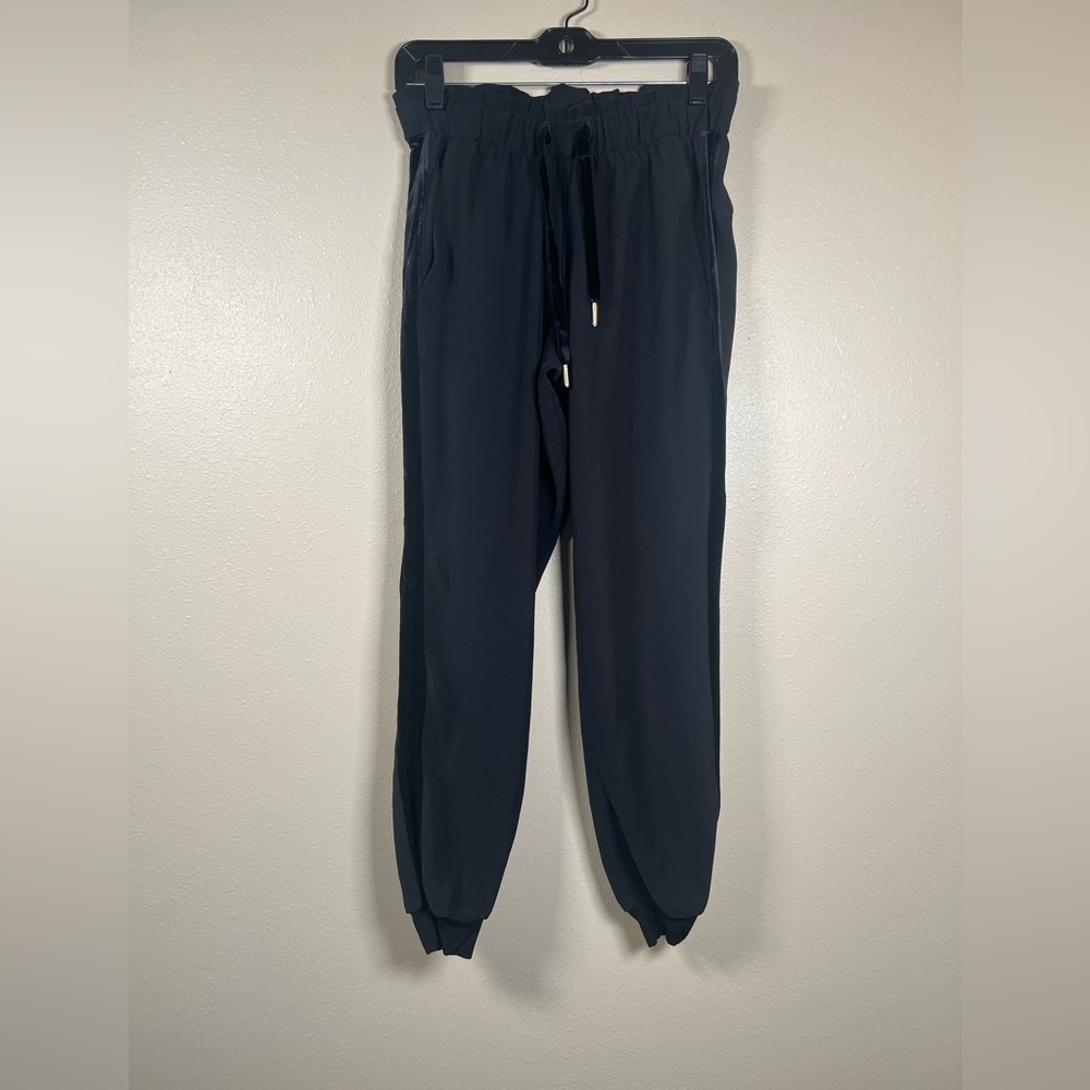 Lululemon On the Fly Jogger Velvet Trim Black Size 4